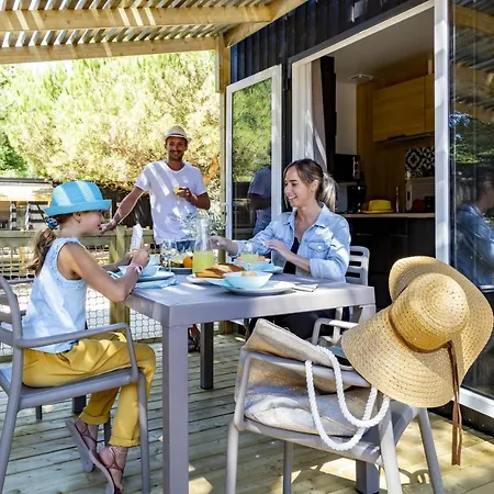 אתר קמפינג Les Tamarins 4*