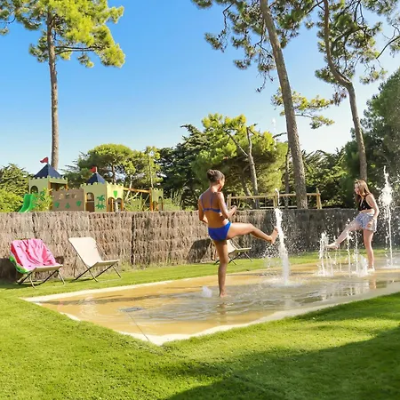 Domaine Residentiel De Plein Air Les Tamarins Campingplads