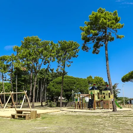 Domaine Residentiel De Plein Air Les Tamarins 4*