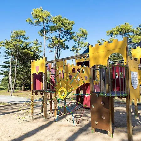 אתר קמפינג Les Tamarins 4*