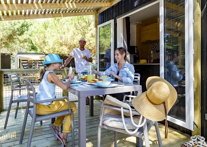 Camping Les Tamarins 4*