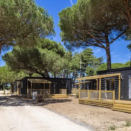 Domaine Residentiel De Plein Air Les Tamarins Campsite Le Bois-Plage-en-Re