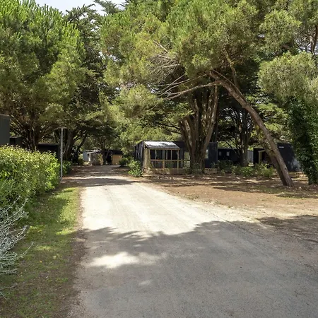 Les Tamarins Campsite