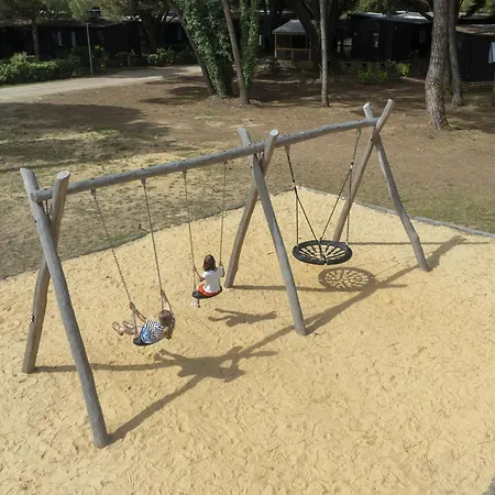 Domaine Residentiel De Plein Air Les Tamarins Campsite 4*
